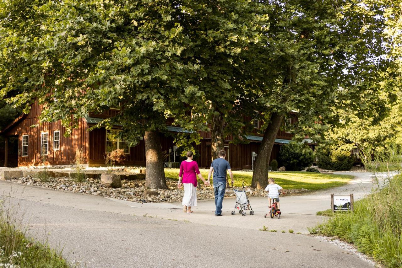 Blue Spruce . Trailside Lodging Vila Millersburg Exterior foto